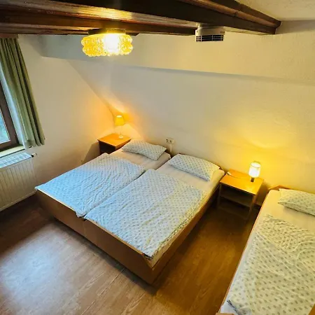Wuerzburger Karl-straub-haus بيت شباب